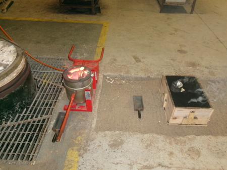 melting the rest of the aluminium for the second pour