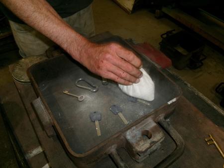 dusting keys with parting powder