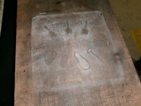 parting powder traces on board