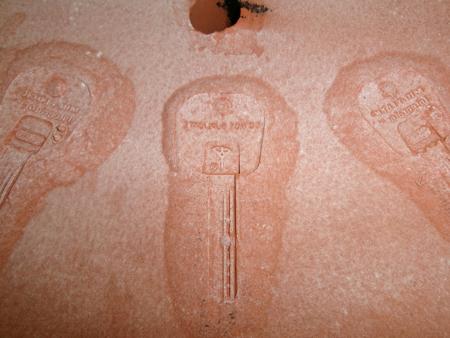 impression of keys in sand