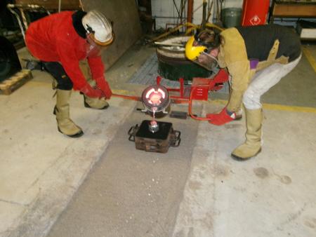 pouring the aluminium